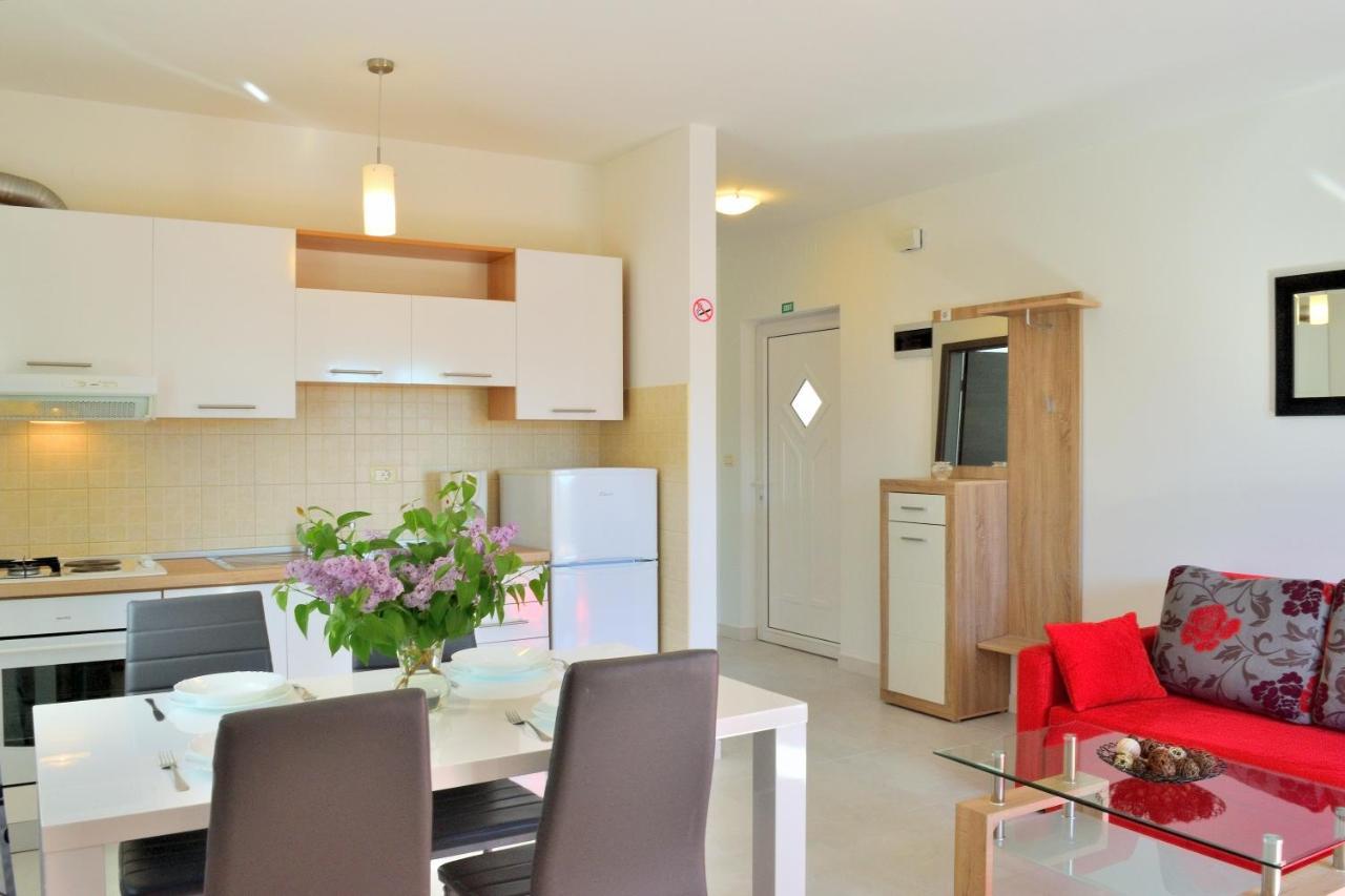 Apartment Domus Lauri Umago Esterno foto