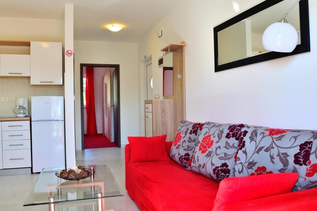 Apartment Domus Lauri Umago Esterno foto