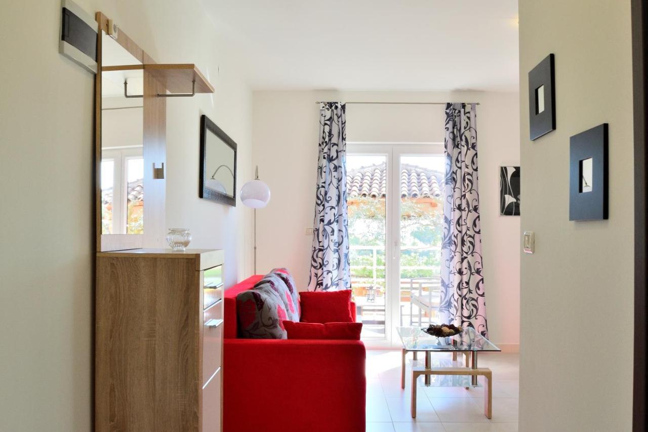 Apartment Domus Lauri Umago Esterno foto