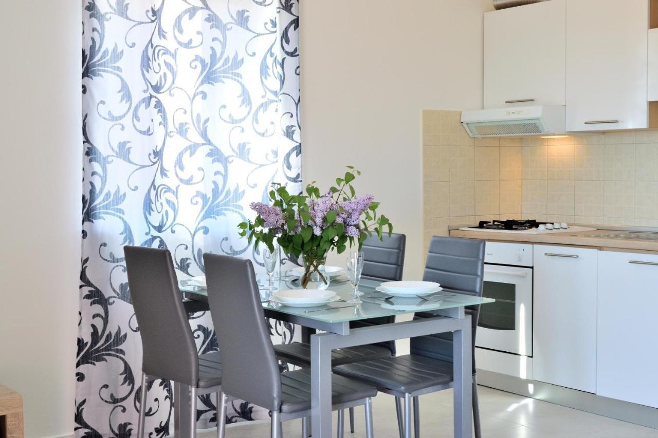 Apartment Domus Lauri Umago Esterno foto