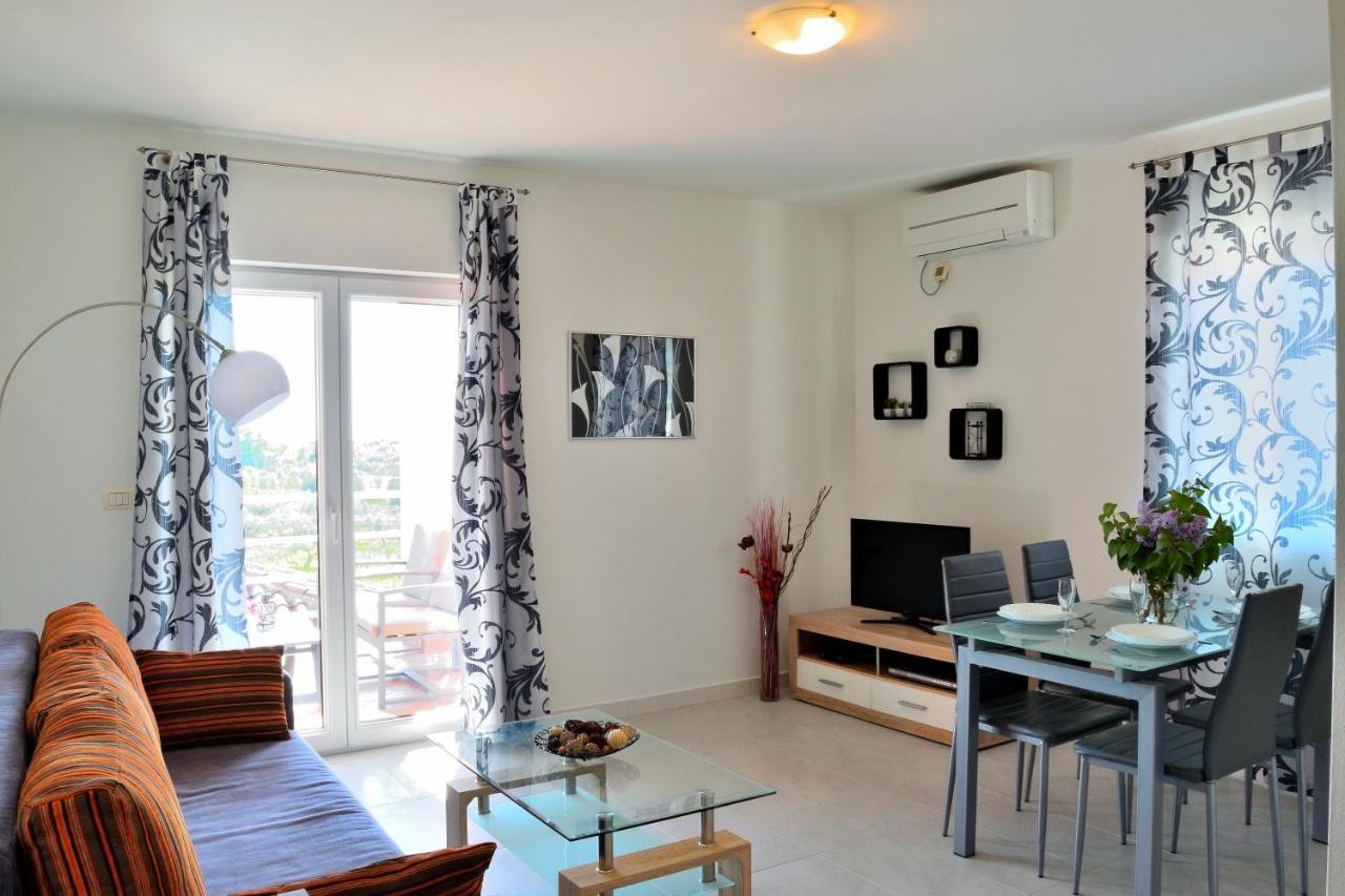 Apartment Domus Lauri Umago Esterno foto